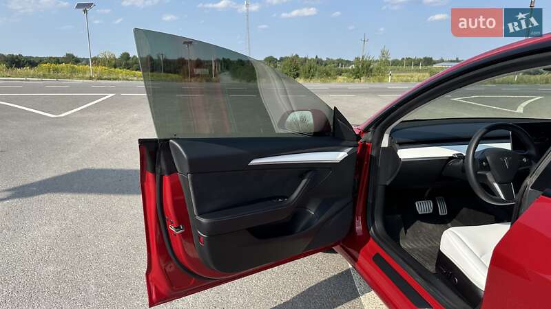 Седан Tesla Model 3 2022 в Жовкві
