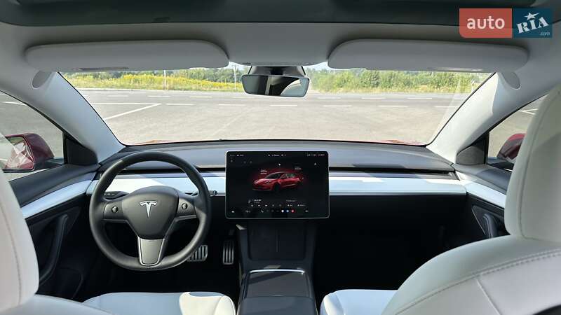 Седан Tesla Model 3 2022 в Жовкві