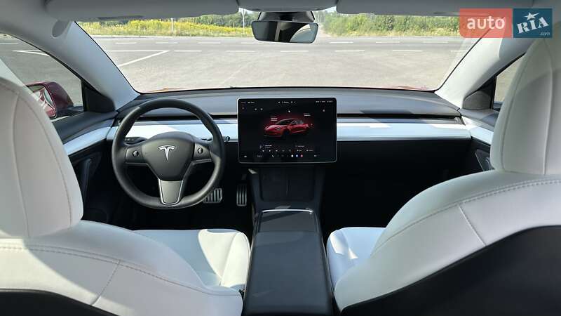 Седан Tesla Model 3 2022 в Жовкві
