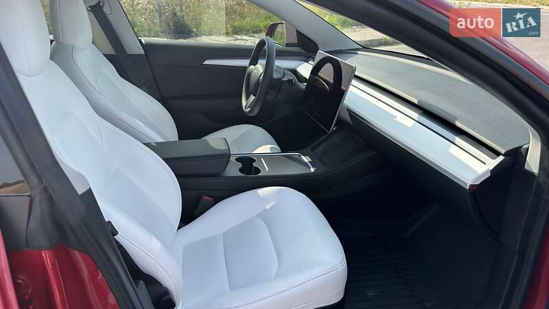 Седан Tesla Model 3 2022 в Жовкві