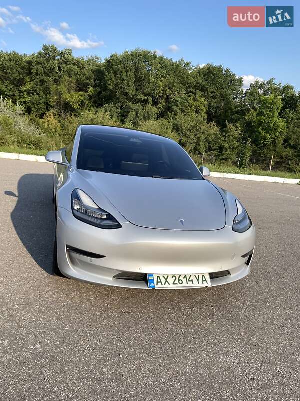 Седан Tesla Model 3 2018 в Харкові