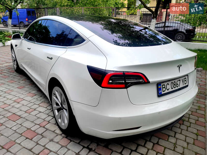 Седан Tesla Model 3 2018 в Львові