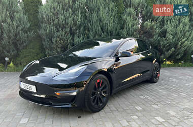 Седан Tesla Model 3 2022 в 