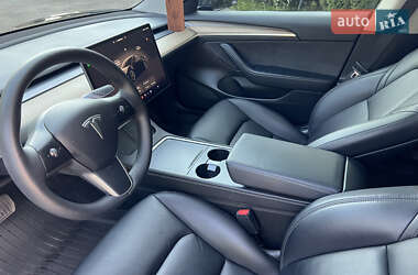 Седан Tesla Model 3 2022 в 