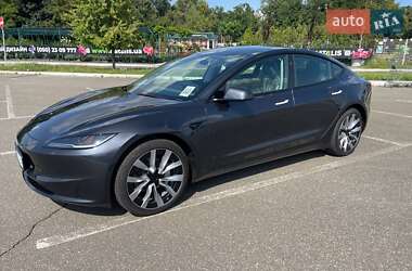 Седан Tesla Model 3 2024 в 