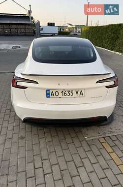 Седан Tesla Model 3 2024 в 