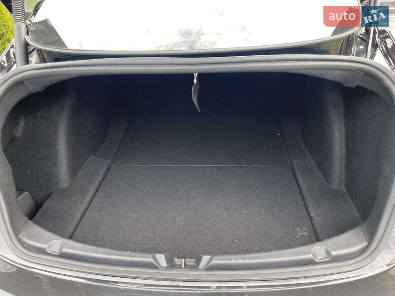 Седан Tesla Model 3 2021 в Києві