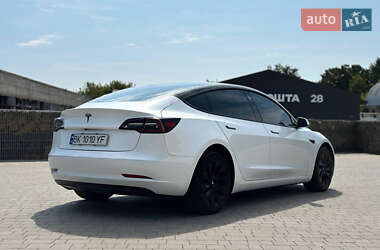 Седан Tesla Model 3 2023 в 