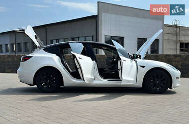 Седан Tesla Model 3 2023 в 