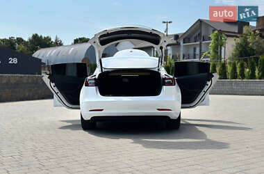Седан Tesla Model 3 2023 в 