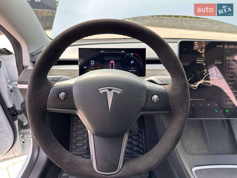 Седан Tesla Model 3 2023 в Ровно