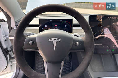 Седан Tesla Model 3 2023 в 