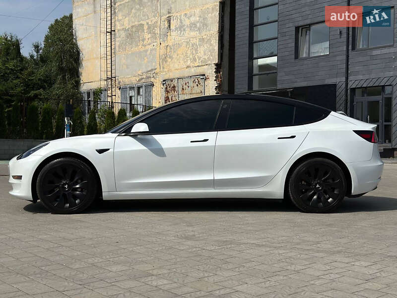 Седан Tesla Model 3 2023 в Ровно