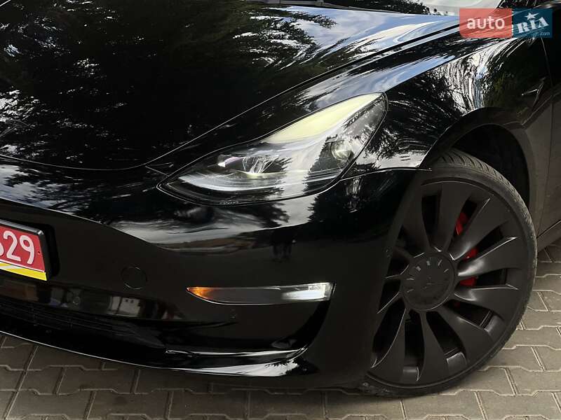 Седан Tesla Model 3 2022 в Львове