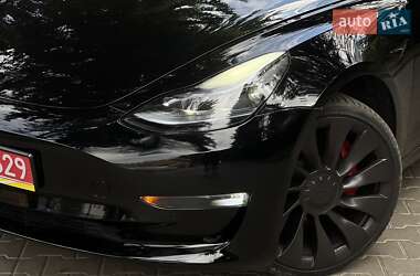 Седан Tesla Model 3 2022 в 