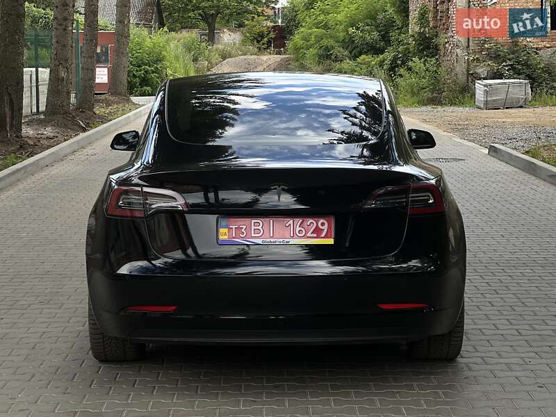 Седан Tesla Model 3 2022 в Львове