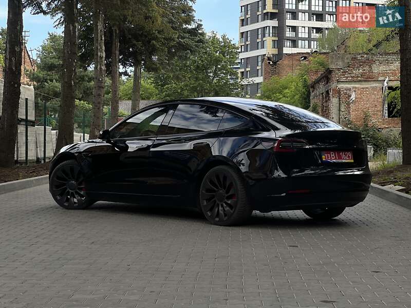 Седан Tesla Model 3 2022 в Львове