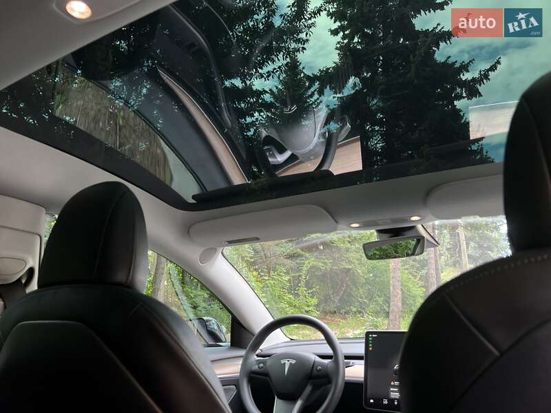 Седан Tesla Model 3 2022 в Львове