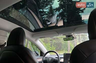 Седан Tesla Model 3 2022 в 