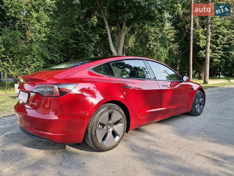 Седан Tesla Model 3 2023 в 