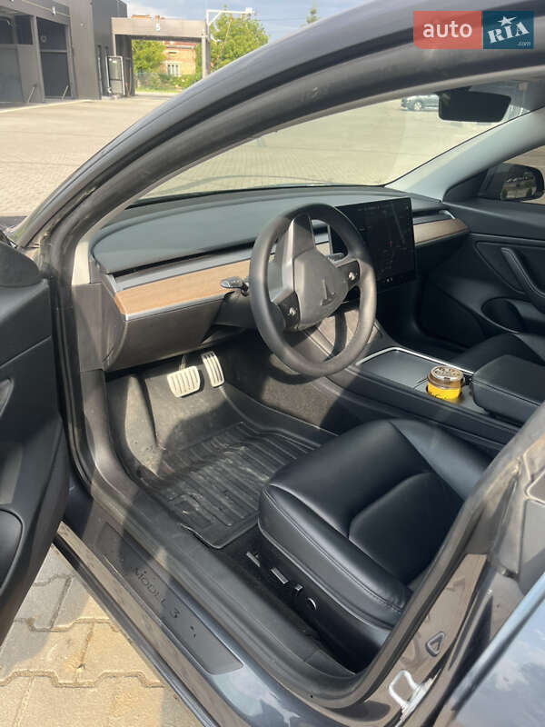 Седан Tesla Model 3 2021 в Львові