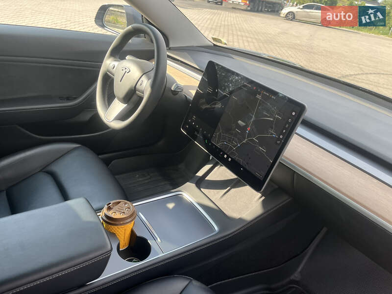 Седан Tesla Model 3 2021 в Львові