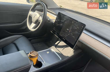 Седан Tesla Model 3 2021 в 