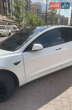 Седан Tesla Model 3 2021 в 