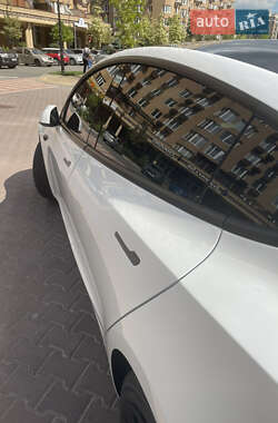 Седан Tesla Model 3 2021 в 