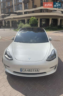 Седан Tesla Model 3 2021 в 