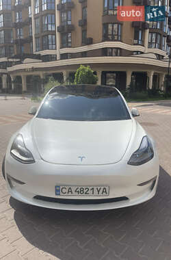 Седан Tesla Model 3 2021 в 
