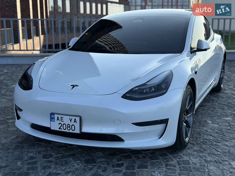 Седан Tesla Model 3 2022 в 