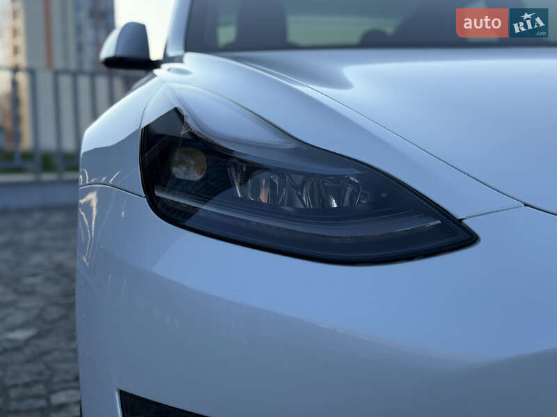Седан Tesla Model 3 2022 в Днепре