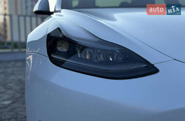 Седан Tesla Model 3 2022 в 