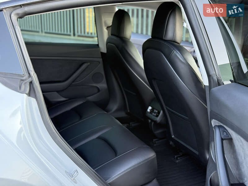 Седан Tesla Model 3 2022 в Днепре