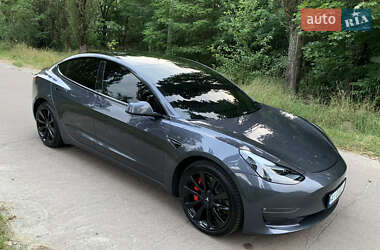 Седан Tesla Model 3 2023 в 