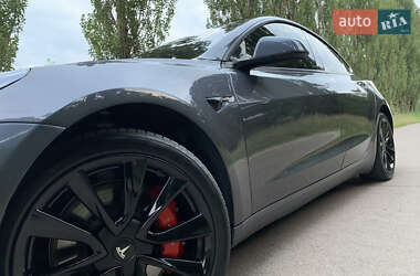 Седан Tesla Model 3 2023 в 