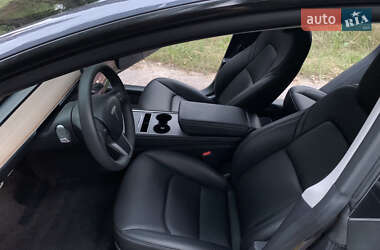 Седан Tesla Model 3 2023 в 