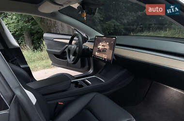 Седан Tesla Model 3 2023 в 