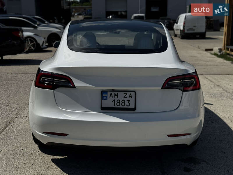 Седан Tesla Model 3 2023 в Житомире