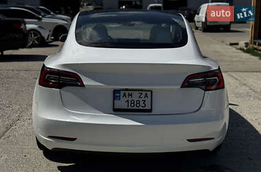 Седан Tesla Model 3 2023 в 