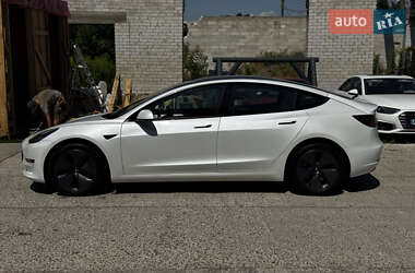 Седан Tesla Model 3 2023 в 