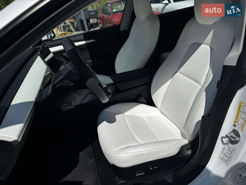 Седан Tesla Model 3 2023 в Житомире