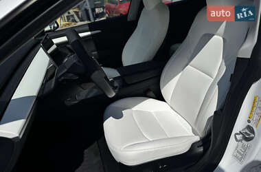 Седан Tesla Model 3 2023 в 