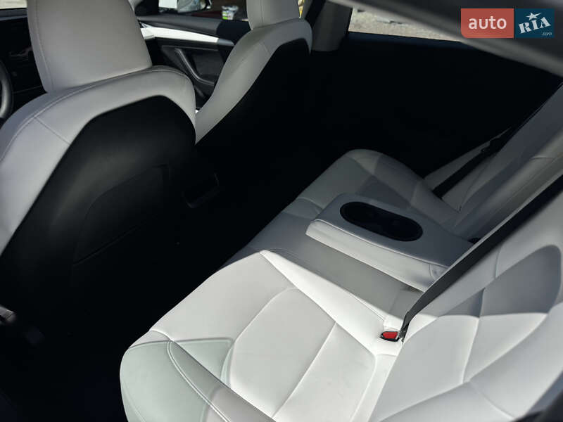 Седан Tesla Model 3 2023 в Житомире