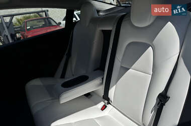 Седан Tesla Model 3 2023 в 