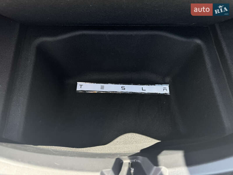 Седан Tesla Model 3 2023 в Житомире
