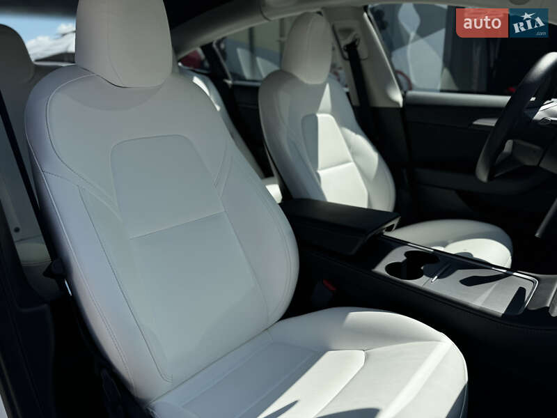 Седан Tesla Model 3 2023 в Житомире