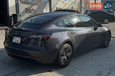 Седан Tesla Model 3 2023 в 