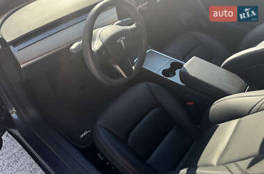 Седан Tesla Model 3 2023 в 